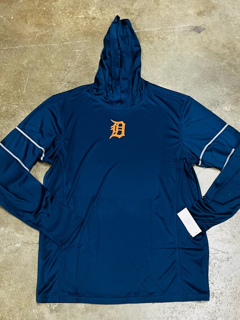 Detroit Tigers Navy Hooded Pullover with Orange D Logo - Picture 2 of 4
